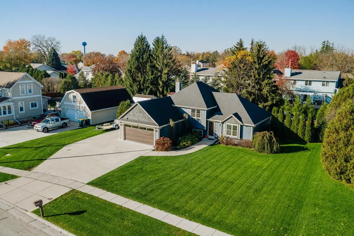 W204N17261 Jackson DRIVE, Jackson, WI 53037 - #1