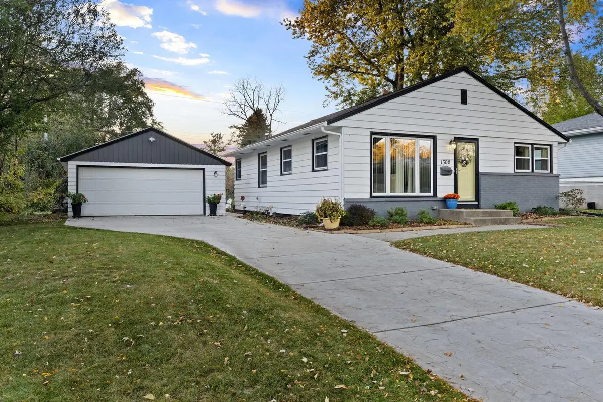 1302 N Bel Ayr DRIVE, Waukesha, WI 53188 - #1