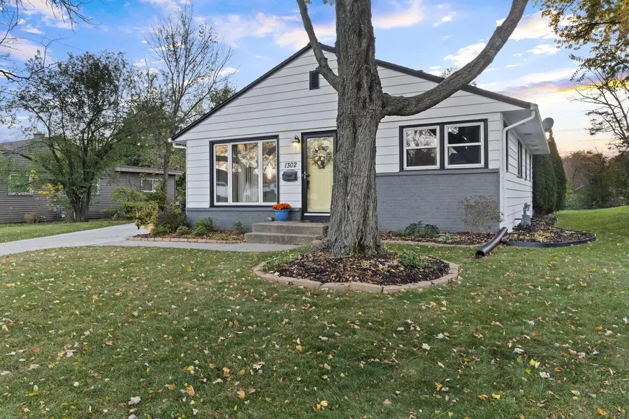 1302 N Bel Ayr DRIVE, Waukesha, WI 53188 - #2