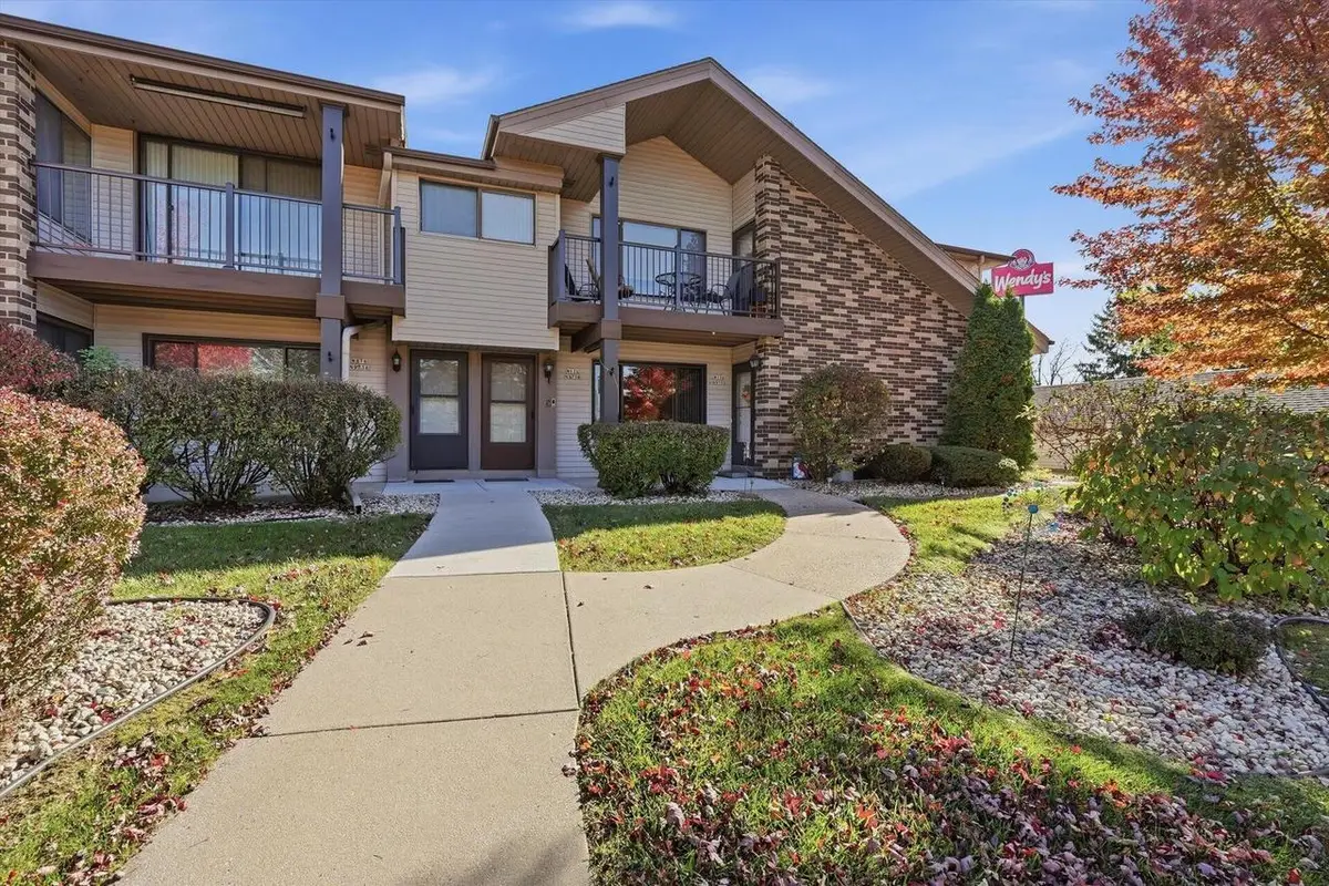 W176N9732 Riversbend CIRCLE, Germantown, WI 53022 - #1