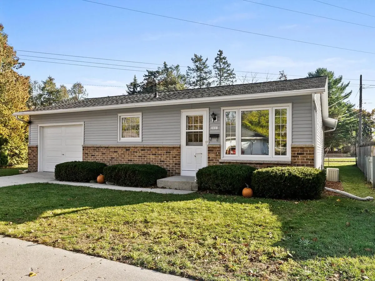 2021 Fairmont STREET, Manitowoc, WI 54220 - #1