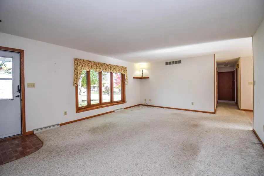 2209 Kensington AVENUE, Plymouth, WI 53073 - #3