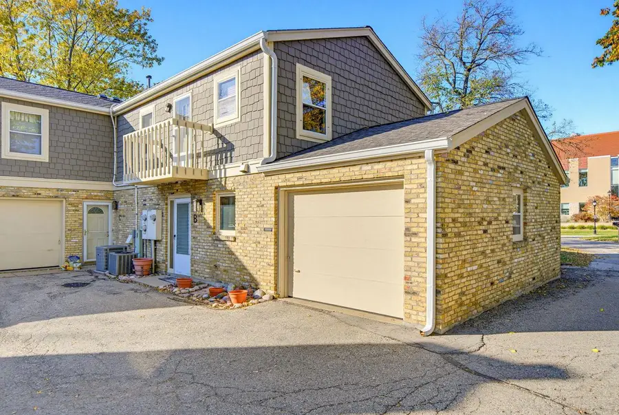 143 W College Ave AVENUE #B, Waukesha, WI 53186 - #2