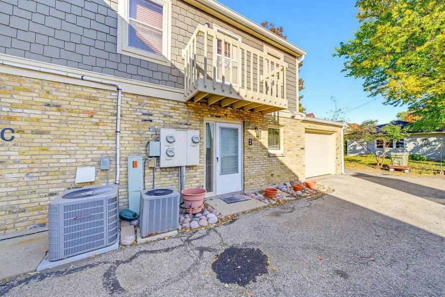 143 W College Ave AVENUE #B, Waukesha, WI 53186 - #3