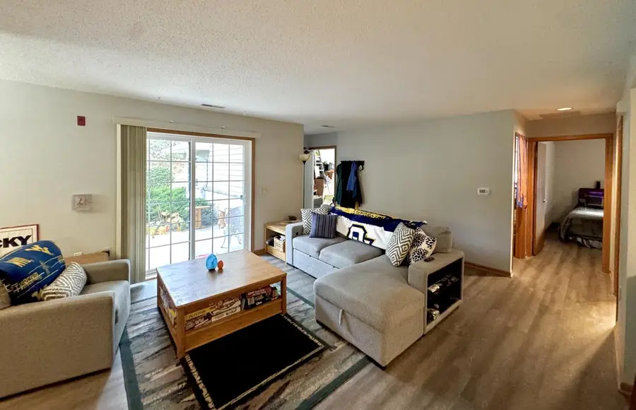 W240N2566 E Parkway Meadow CIRCLE #1, Pewaukee, WI 53072 - #3