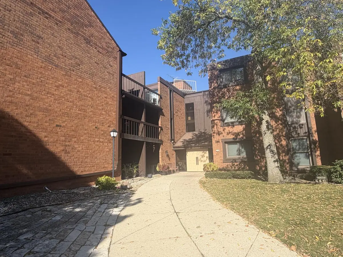 5200 S Tuckaway BOULEVARD #102, Greenfield, WI 53221 - #1