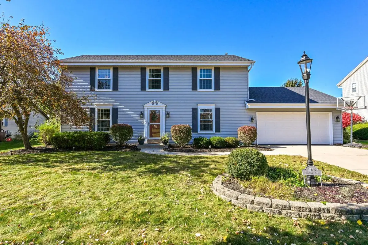 1073 Bending Brae DRIVE, Pewaukee, WI 53072 - #1
