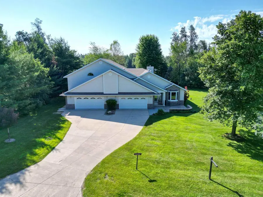W5281 N Osprey Drive, New Lisbon, WI 53950 - Image #2