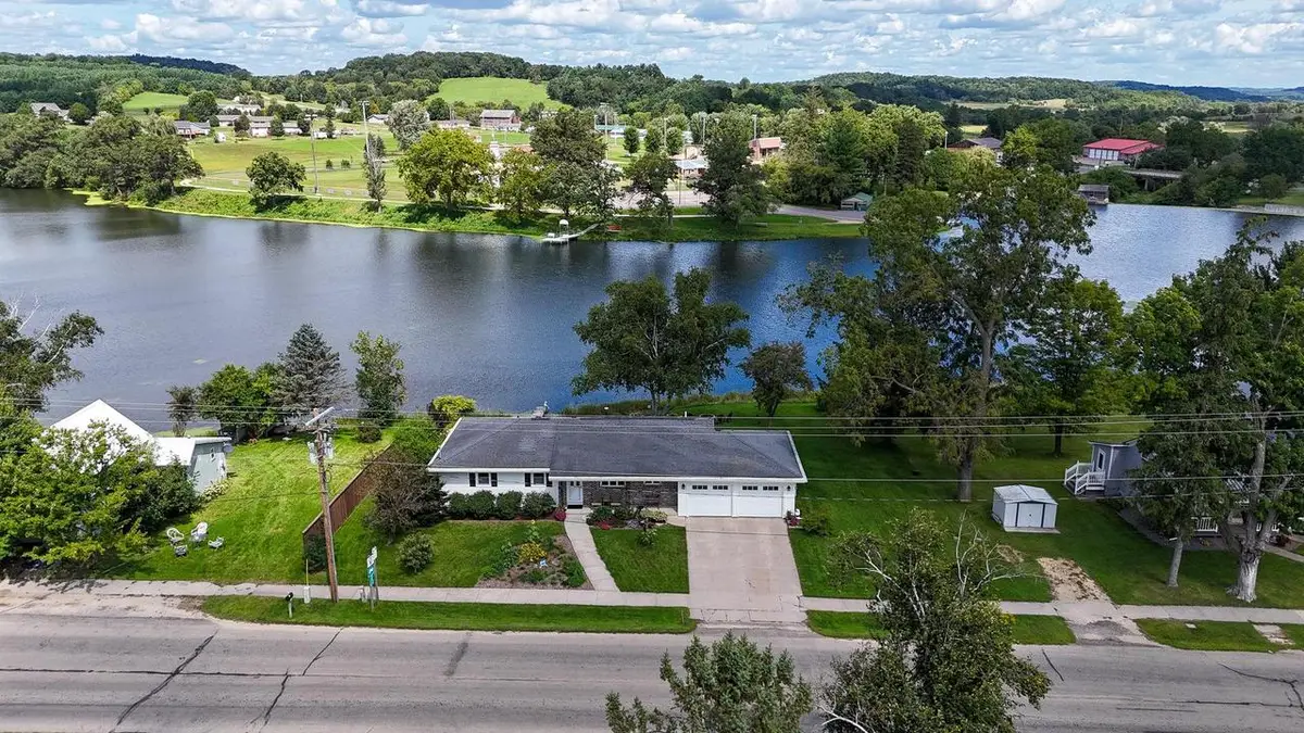 105 County Rd V, Cazenovia, WI 53924 - Image #1