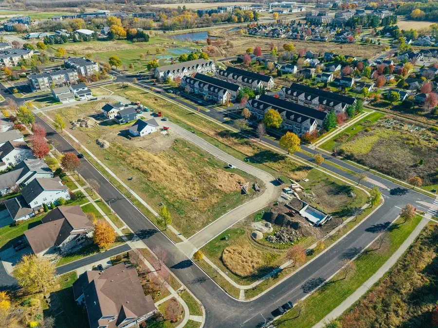 2810 Big Bluestem Parkway, Fitchburg, WI 53711 - Image #2