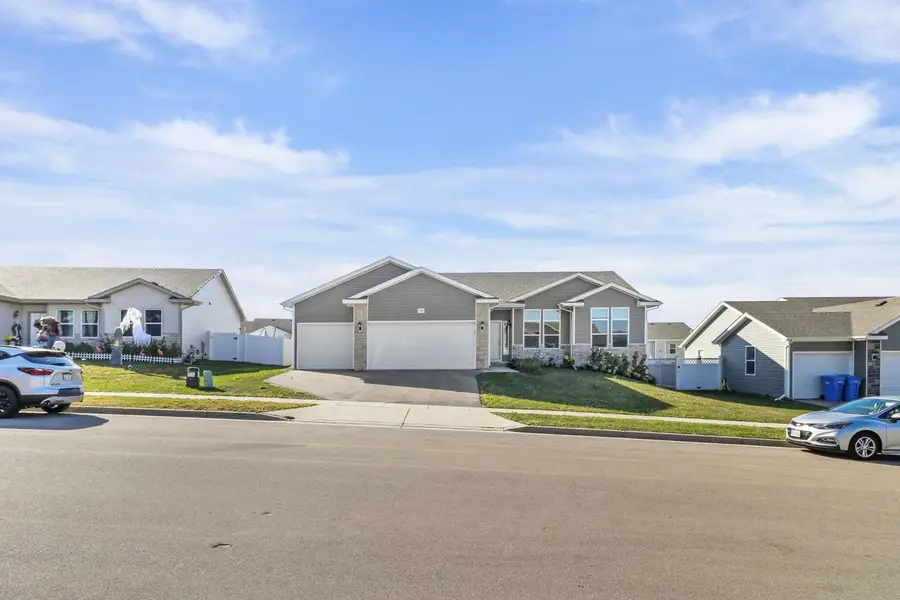 932 Margarets Way, Belleville, WI 53508 - Image #2