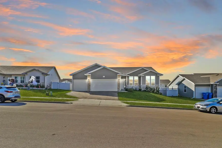 932 Margarets Way, Belleville, WI 53508 - Image #3