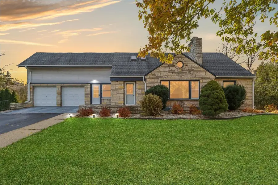 17303 W Greenfield Avenue, New Berlin, WI 53146 - Image #2