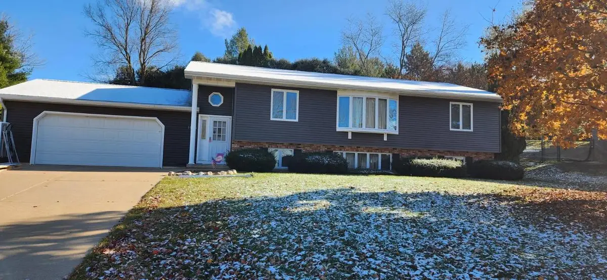 1555 W Golf Drive, Platteville, WI 53818 - Image #1