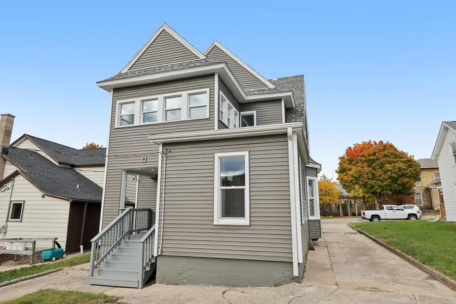 214 W Pleasant Street, Portage, WI 53901 - Image #2