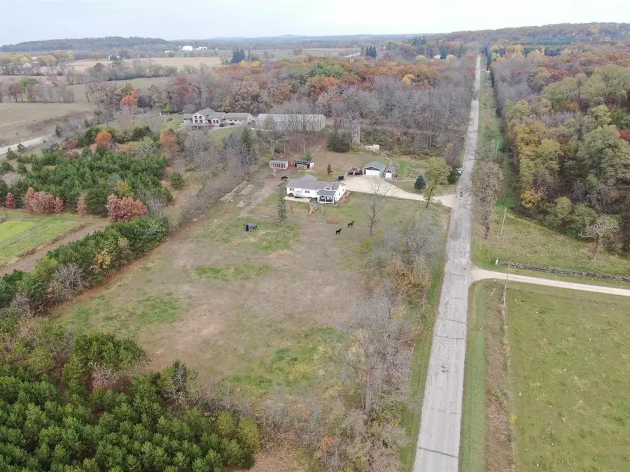 N9307 Old Highway 22 Road, Pardeeville, WI 53954 - #2