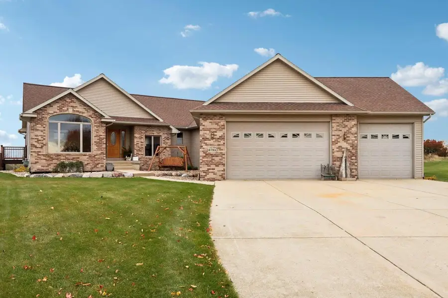 6784 Tartan Trail, Sun Prairie, WI 53590 - Image #2