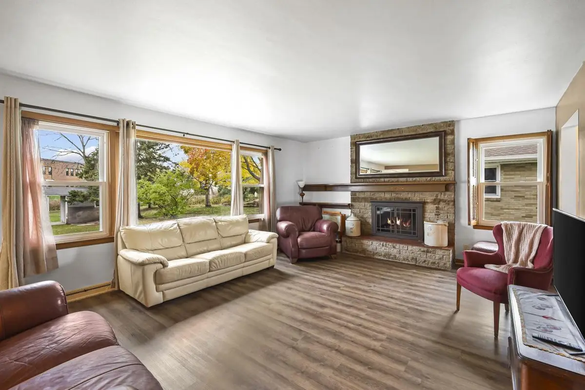 210 Pleasant Drive, Waunakee, WI 53597 - Image #1