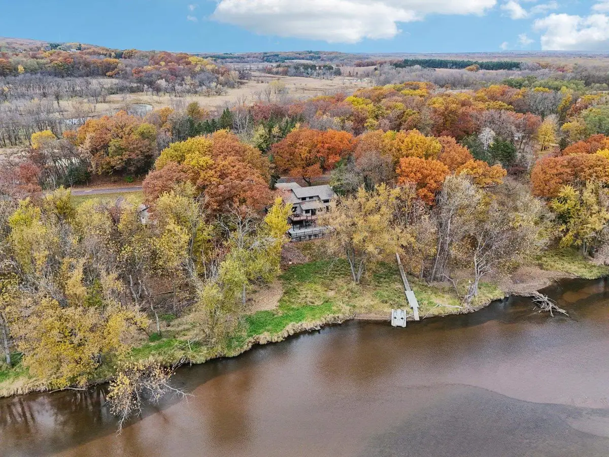 N5620 Thunderbird Road, Portage, WI 53901 - Image #1