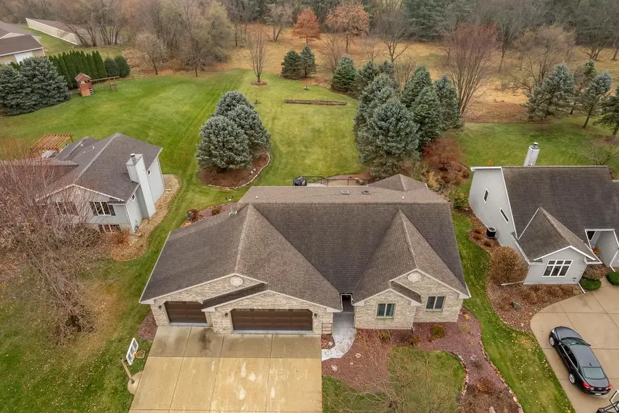 952 Bedford Drive, Janesville, WI 53546 - Image #2