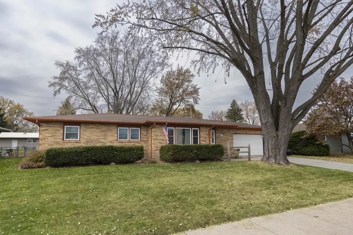 32 S Pontiac Drive, Janesville, WI 53545 - Image #1