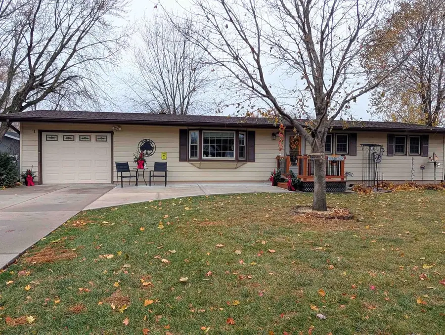 211 S Buchanan Street, Prairie Du Chien, WI 53821 - Image #2