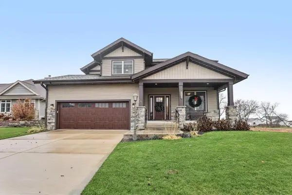 704 Vineyard Drive, Cambridge, WI 53523