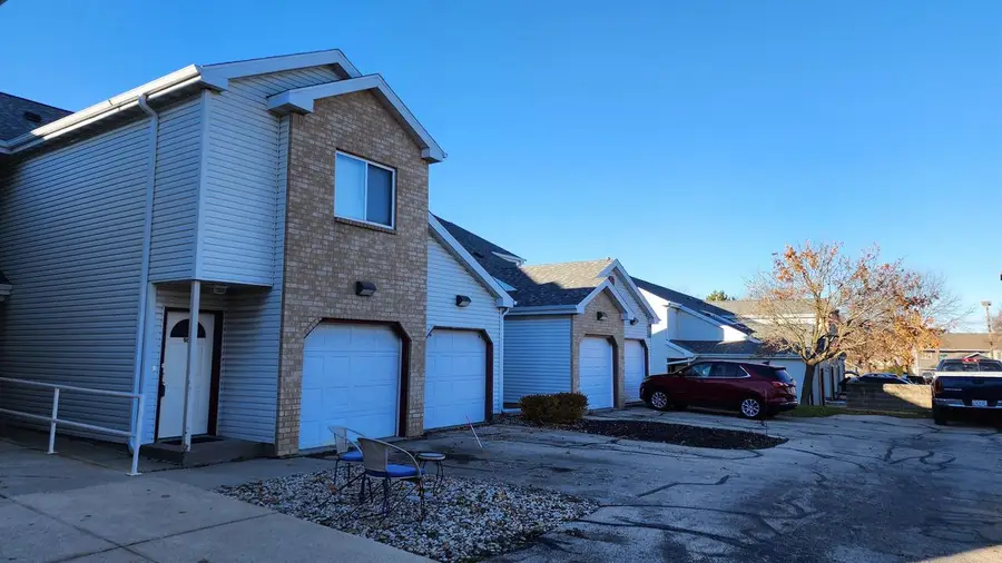 960 Rockefeller Lane, Madison, WI 53704 - Image #2