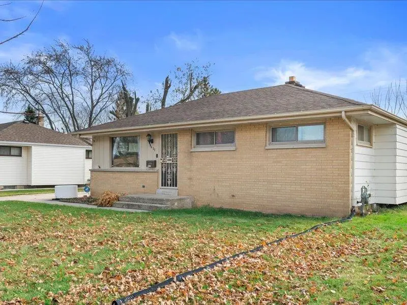 8827 W Lawn Avenue, Milwaukee, WI 53225 - Image #3