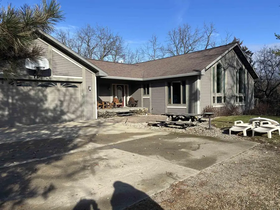 8675 Phillippine Road, South Wayne, WI 53587 - Image #2