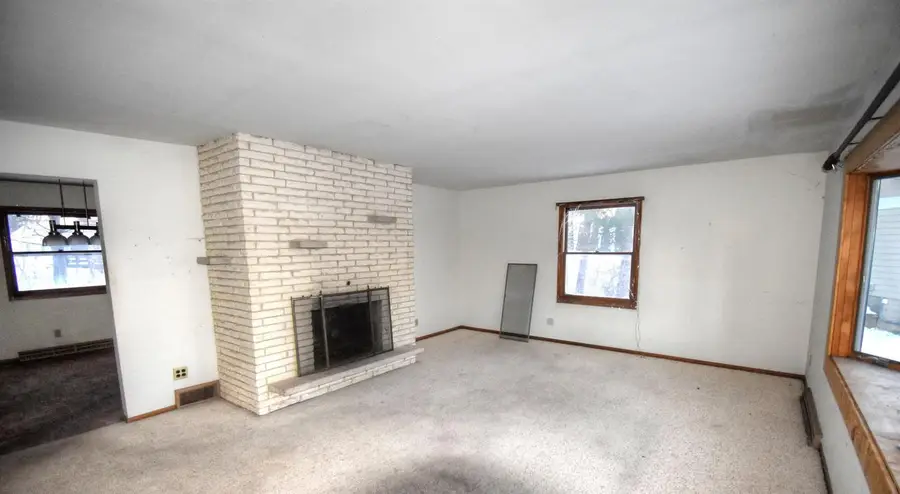 6324 Crestwood Circle, McFarland, WI 53558 - Image #2