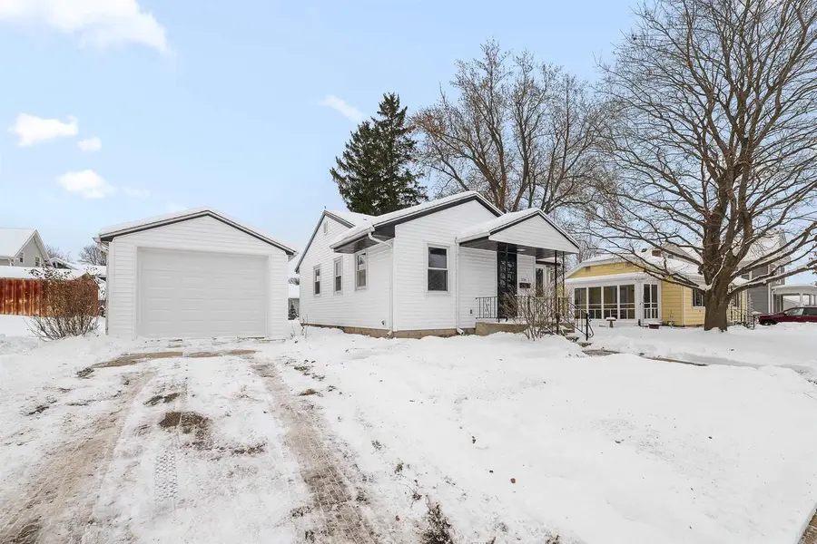 236 S Hyland Street, Juneau, WI 53039 - Image #2