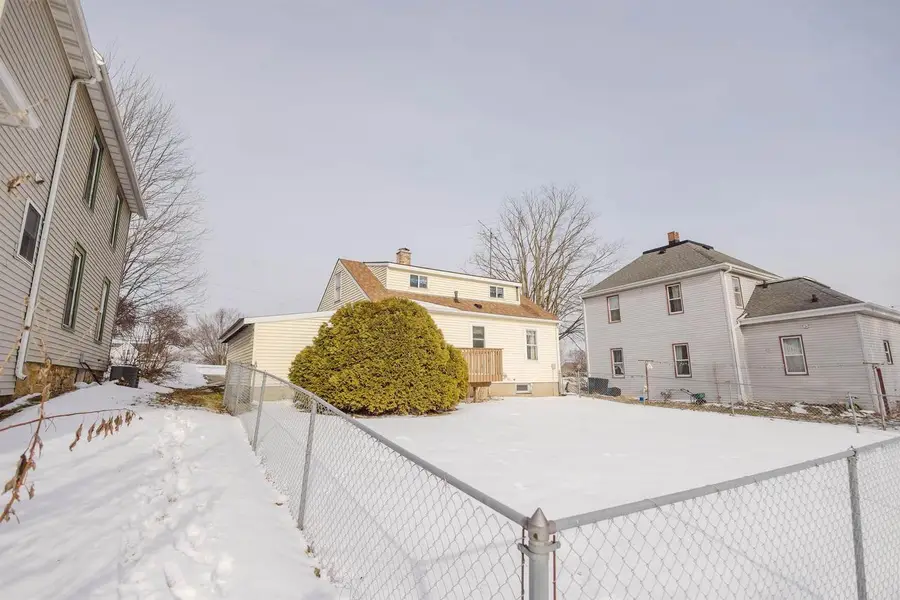 327 W Merrimac Street, Dodgeville, WI 53533 - Image #2