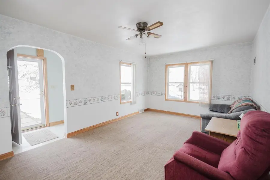 327 W Merrimac Street, Dodgeville, WI 53533 - Image #3