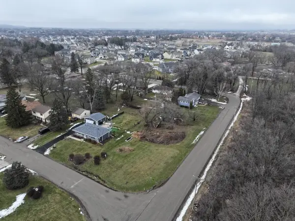 N53 W23713 Ervins Place, Sussex, WI 53089