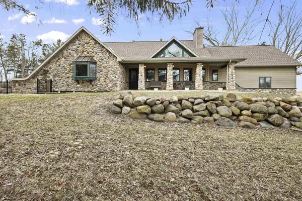 946 Canal Road, Marshall, WI 53559