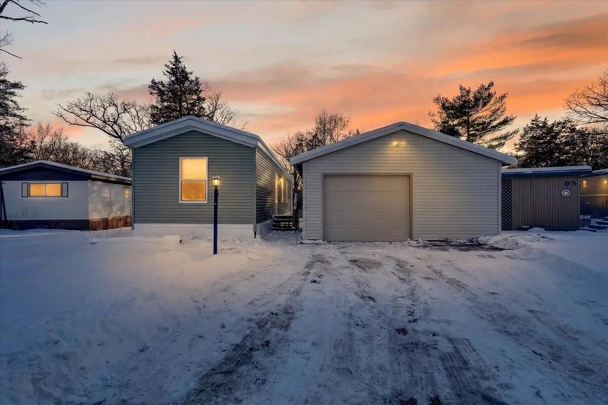 96 Falling Creek Circle #96, Janesville, WI 53548 - Image #1