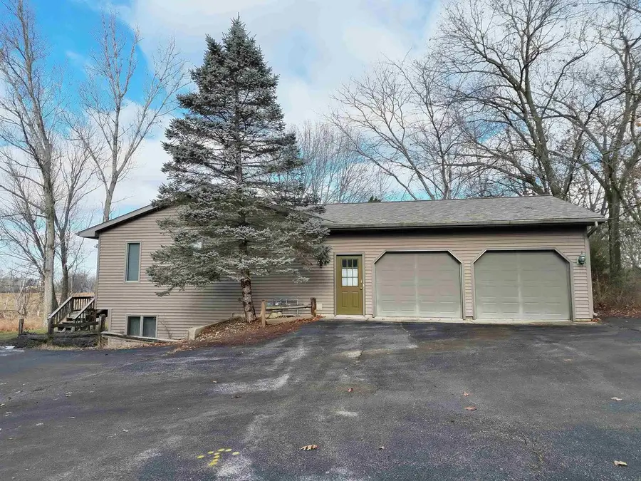 N6333 Suburban Heights Road, Pardeeville, WI 53954 - Image #2