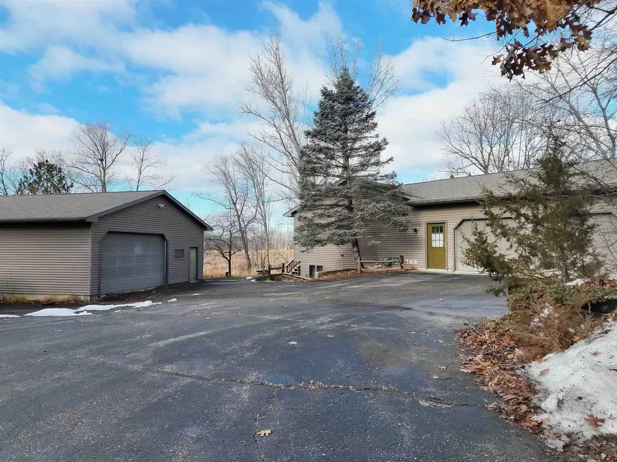 N6333 Suburban Heights Road, Pardeeville, WI 53954 - Image #3