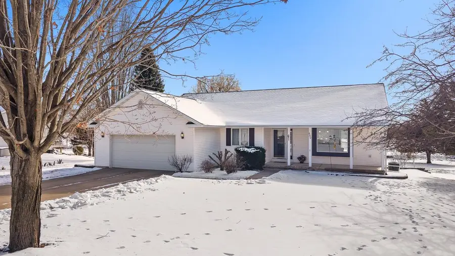 640 Mooreland Circle, Portage, WI 53901 - #2