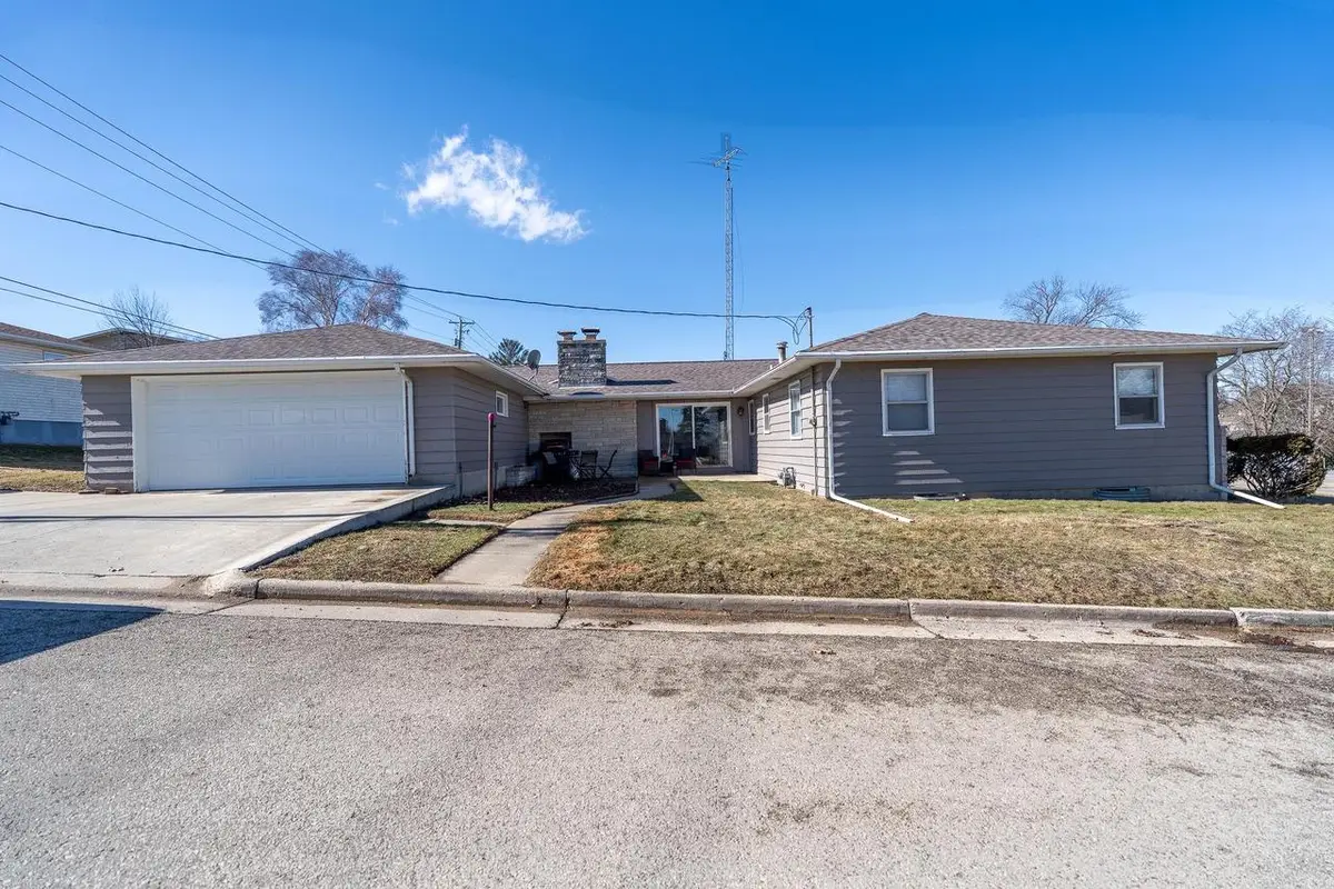 330 E Edgewater Street, Cambria, WI 53923 - #1