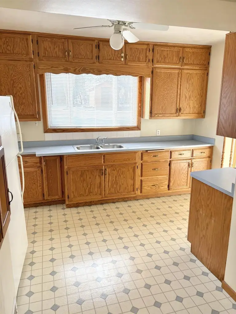 408 S Lincoln Avenue, Beaver Dam, WI 53916 - #3