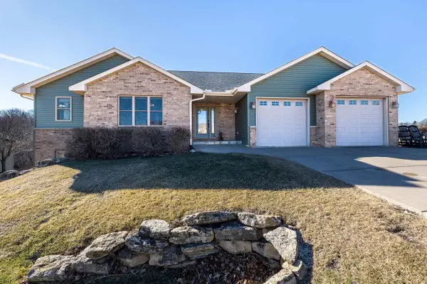 324 Diamond Oaks Drive, Dodgeville, WI 53533