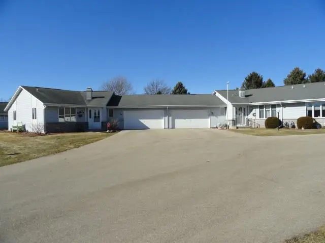 4025 Mackinac Dr, Janesville, WI 53546 - #1