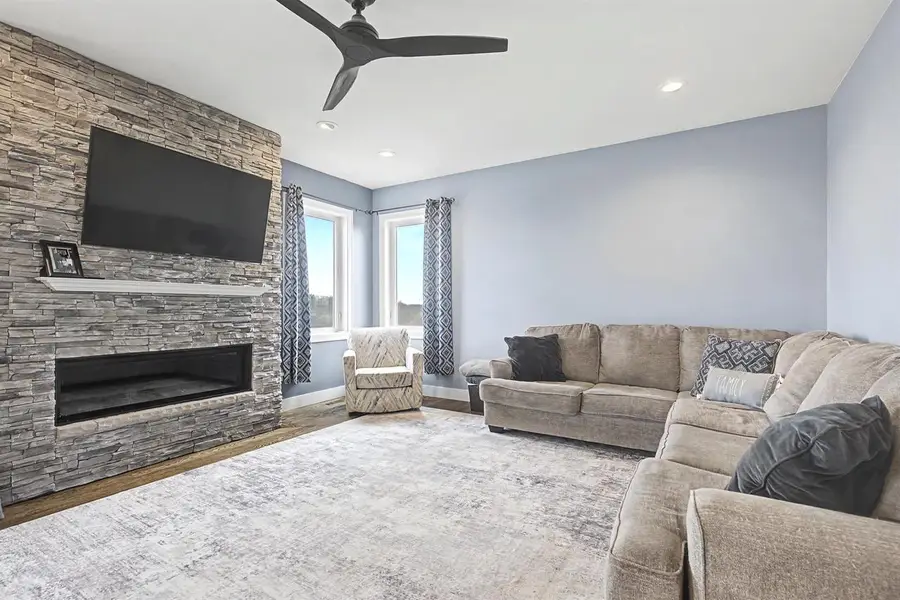 434 White Street, Benton, WI 53803 - #3