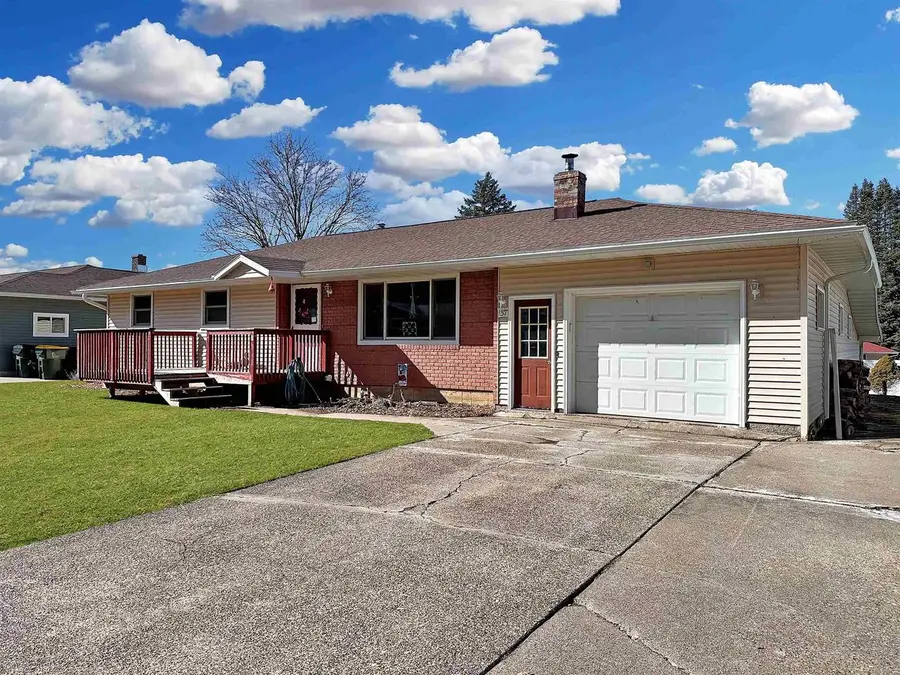 137 Pedretti Parkway, Prairie Du Chien, WI 53821 - #2