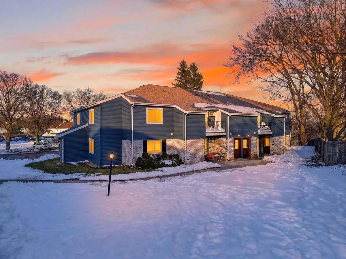 1507 Whispering Pines Way, Fitchburg, WI 53713 - #1