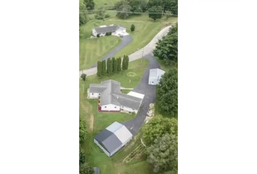 506 N Brooklyn Avenue, Elroy, WI 53929 - #3