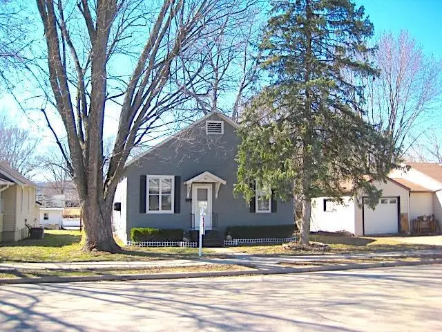 817 N Beaumont Road, Prairie Du Chien, WI 53821 - #2