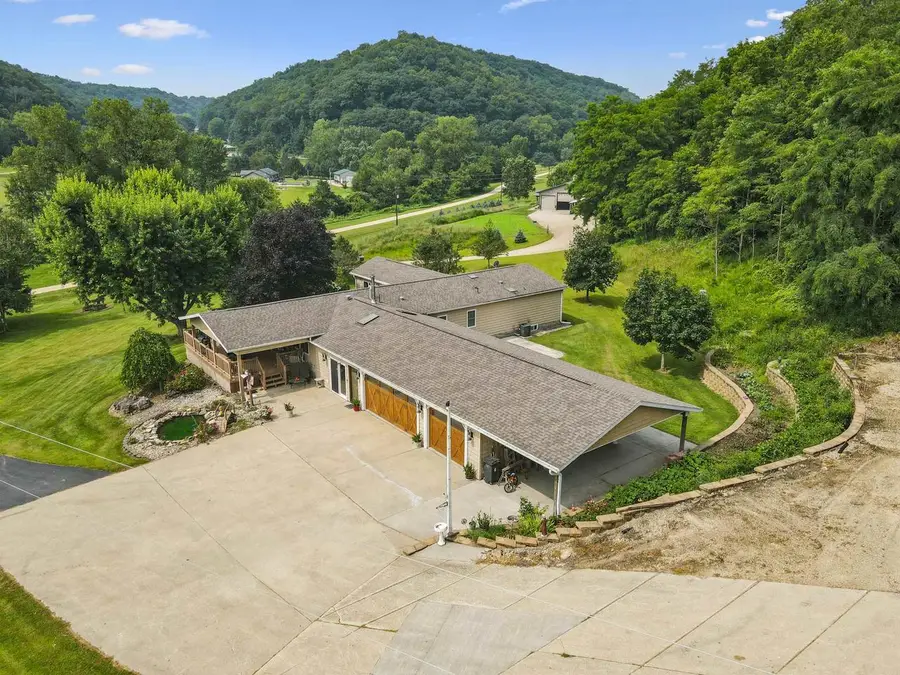 2334 Longview Lane, Harpers Ferry, IA 52146 - #2